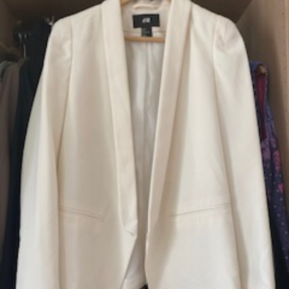H&M Tuxedo style blazer size 8 cream white color